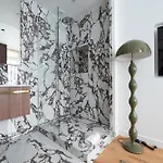 Elegant Flat Near Republique & Canal Saint Martin アパート パリ