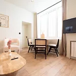 Elegant Flat Near Republique & Canal Saint Martin パリ